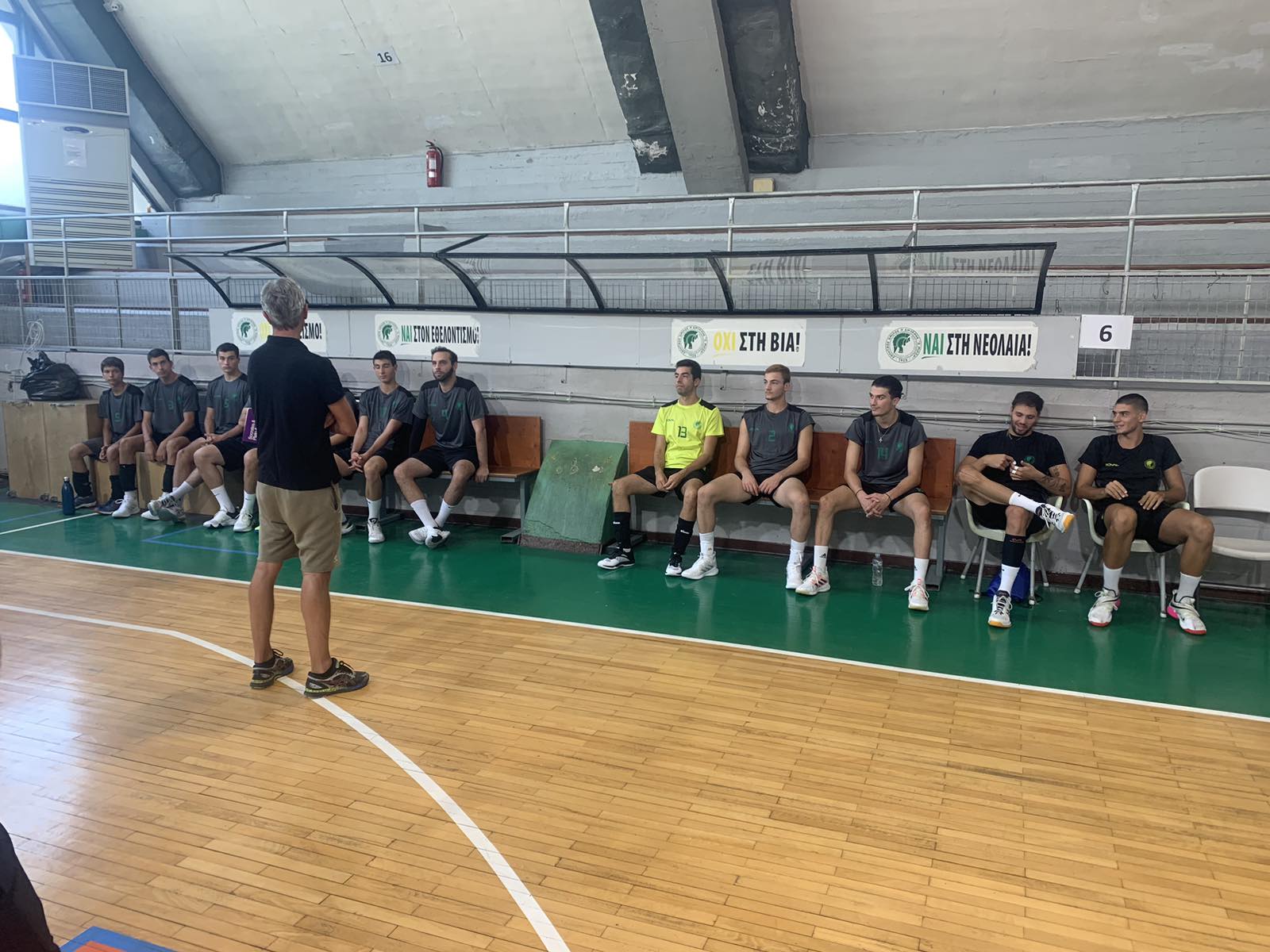 1 The Volley Lovers