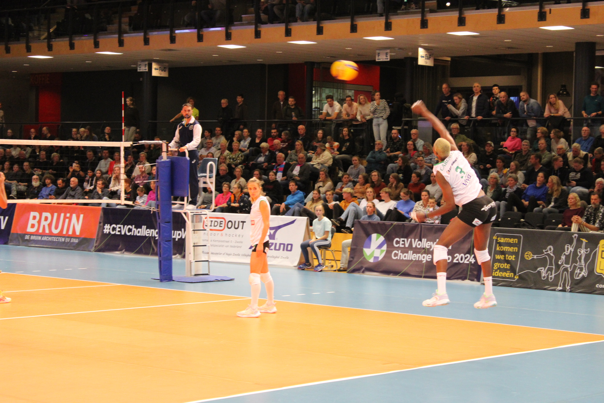 1 The Volley Lovers