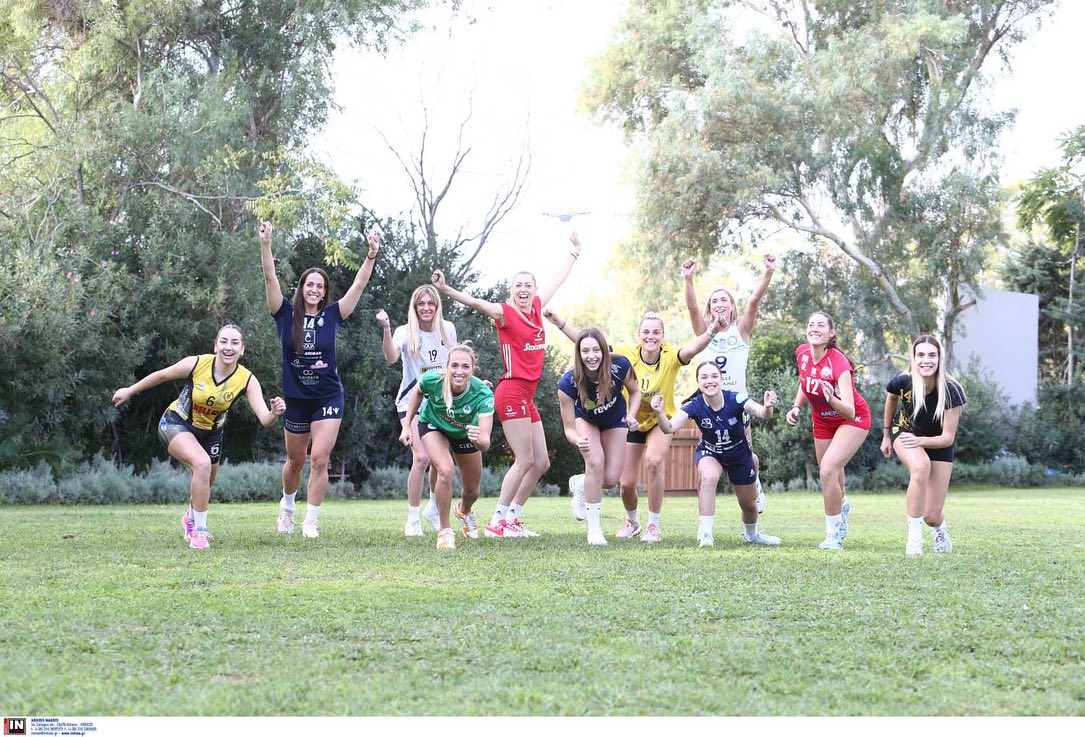1 The Volley Lovers