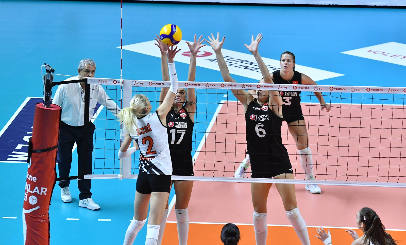1 The Volley Lovers