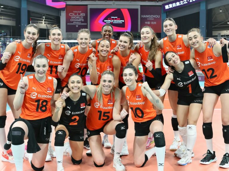 1 The Volley Lovers