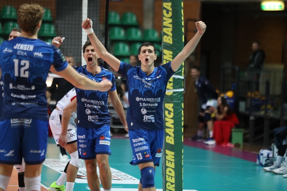 1 The Volley Lovers