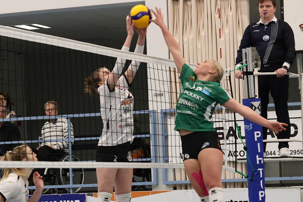 129 The Volley Lovers