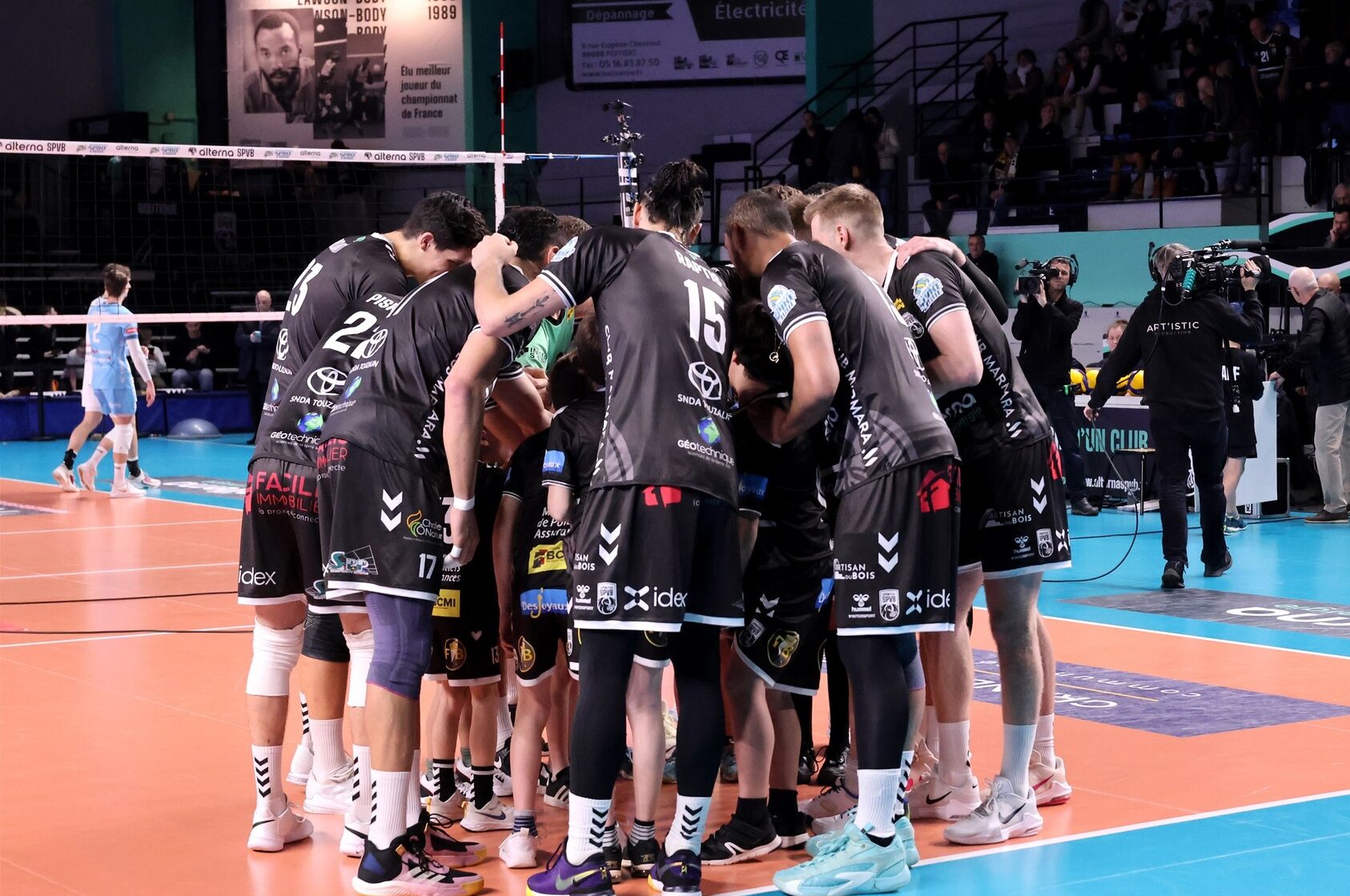 136 The Volley Lovers