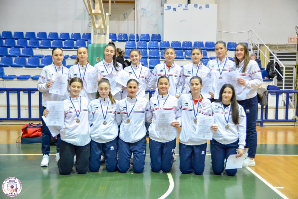 24 The Volley Lovers