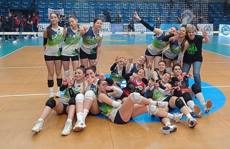 110 The Volley Lovers