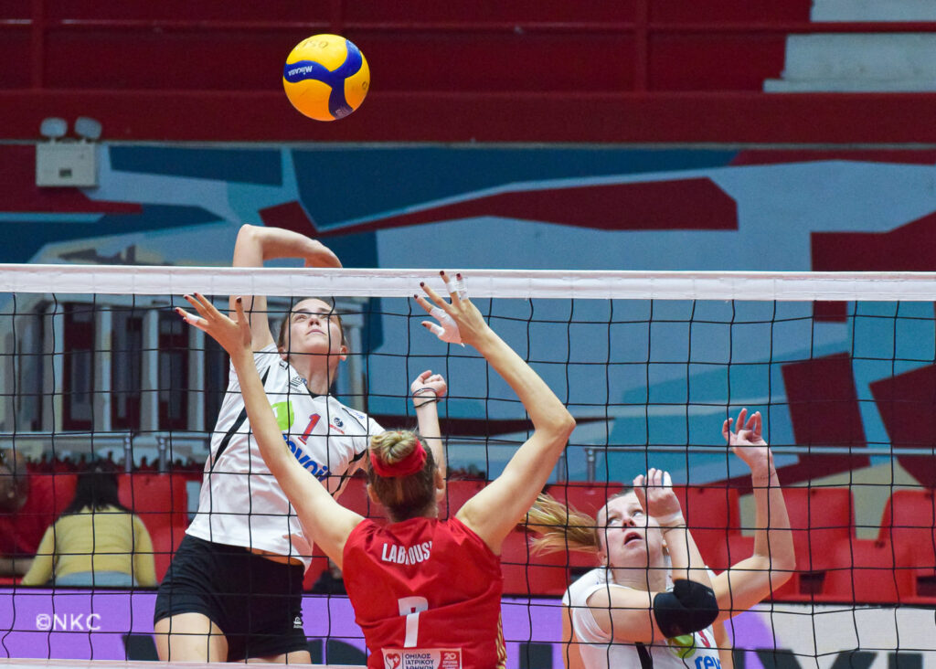 14 The Volley Lovers