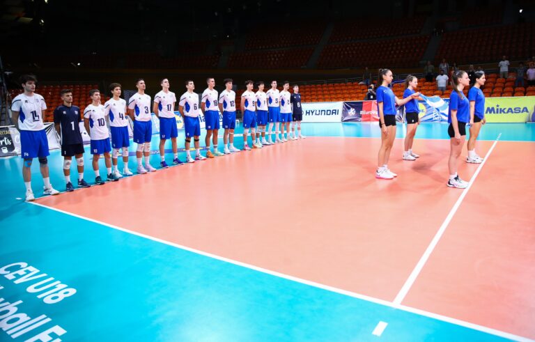 001 The Volley Lovers