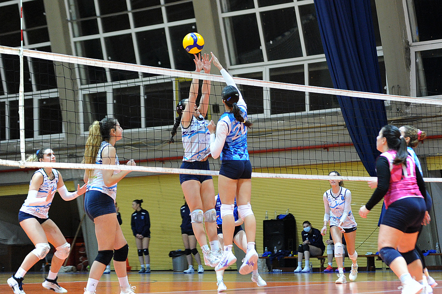 001 The Volley Lovers