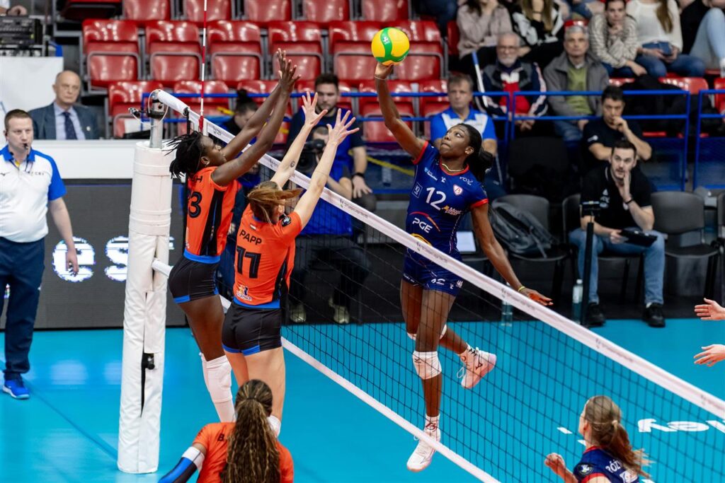 02 The Volley Lovers