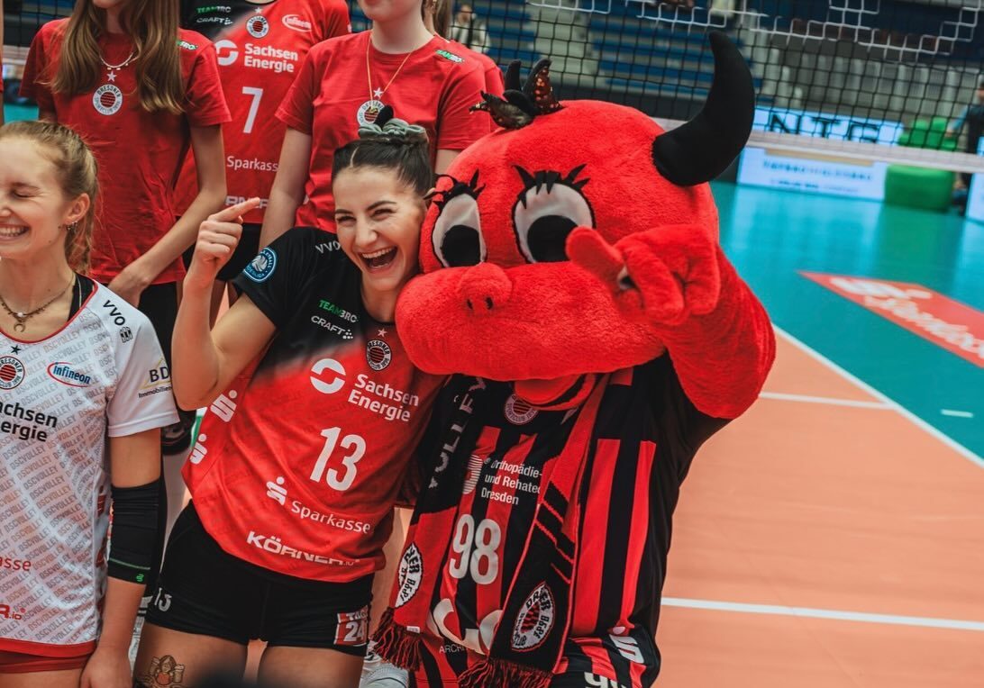 47299558710914797294246266761240731171203171n The Volley Lovers
