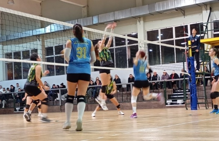 001 The Volley Lovers