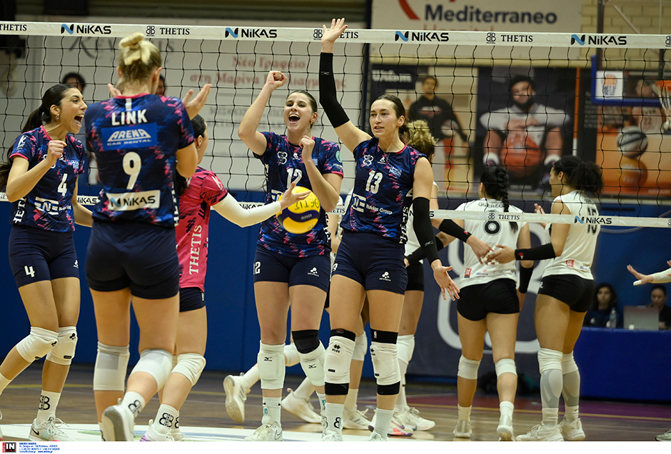 001 The Volley Lovers