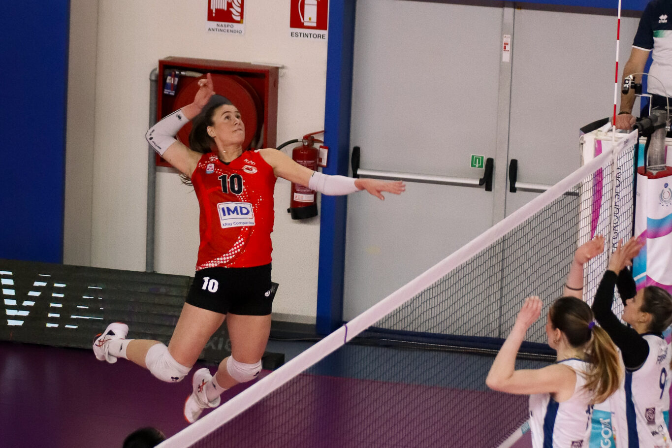 002 The Volley Lovers