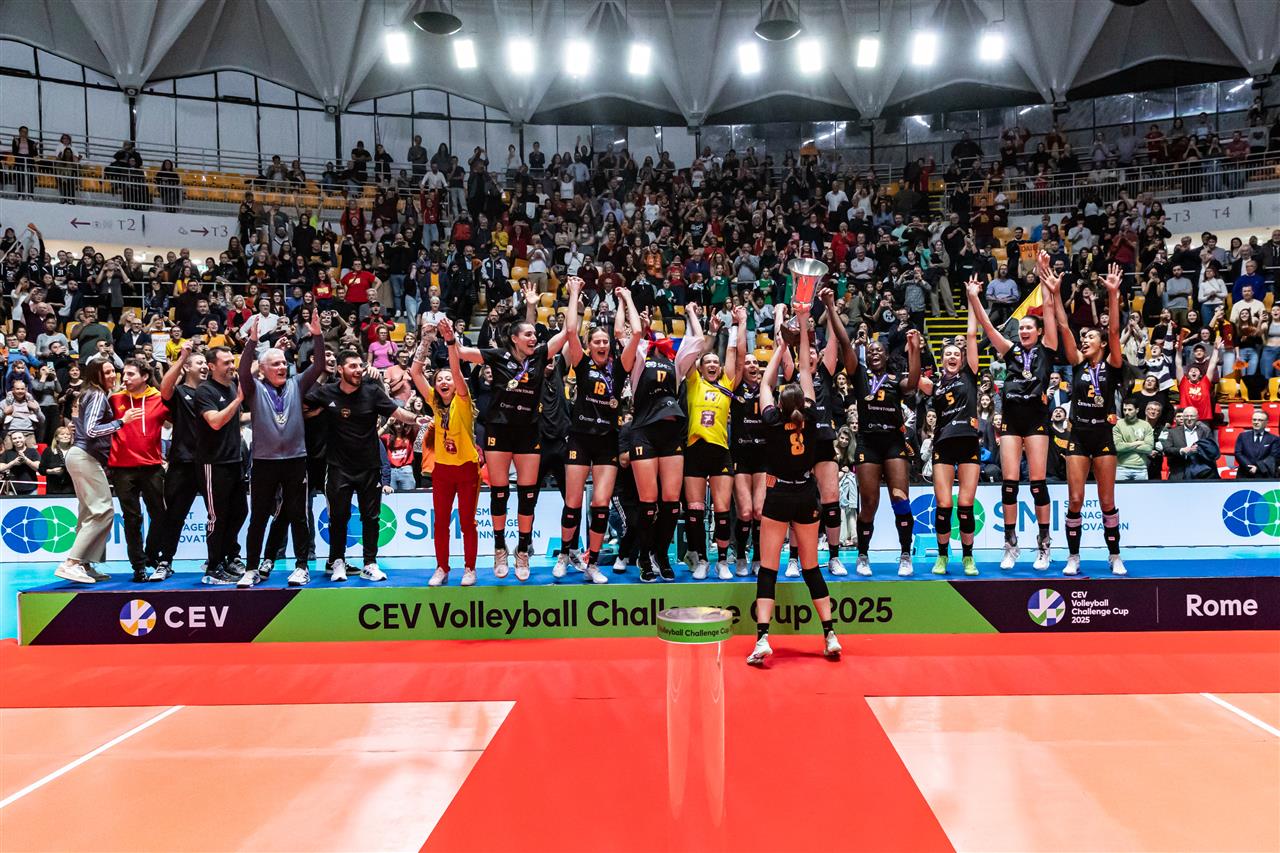 02 The Volley Lovers