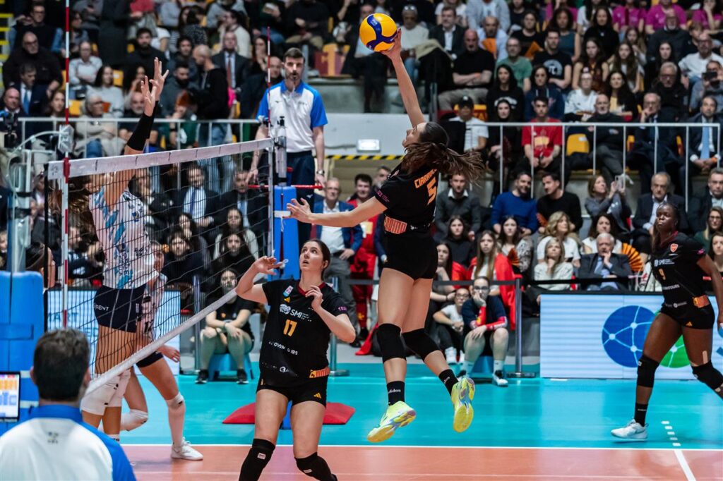 04 The Volley Lovers