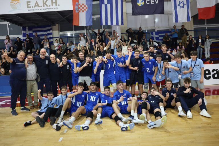 001 The Volley Lovers