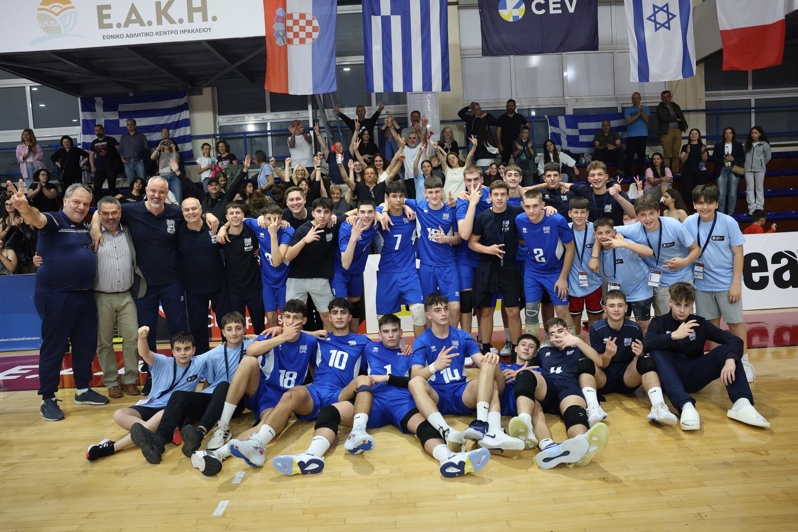 001 The Volley Lovers