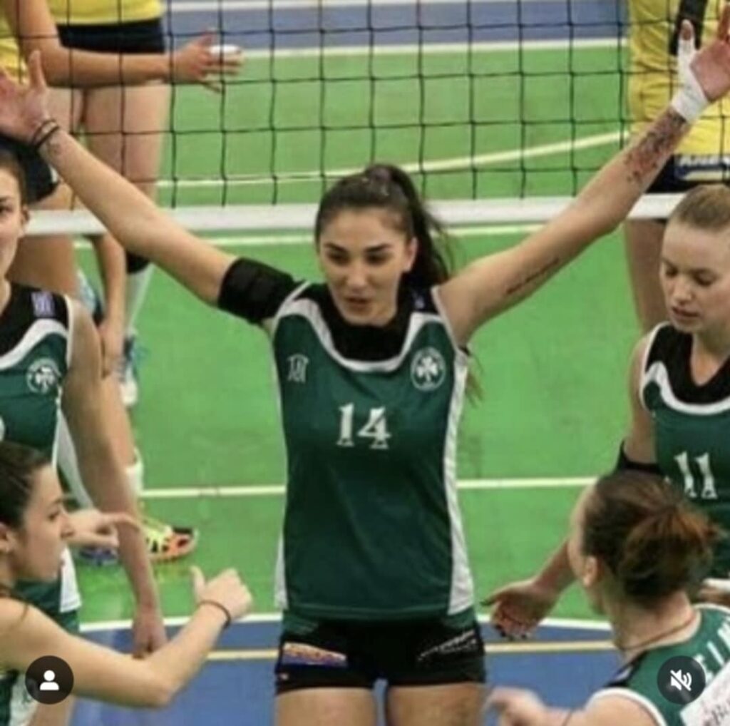 01 The Volley Lovers