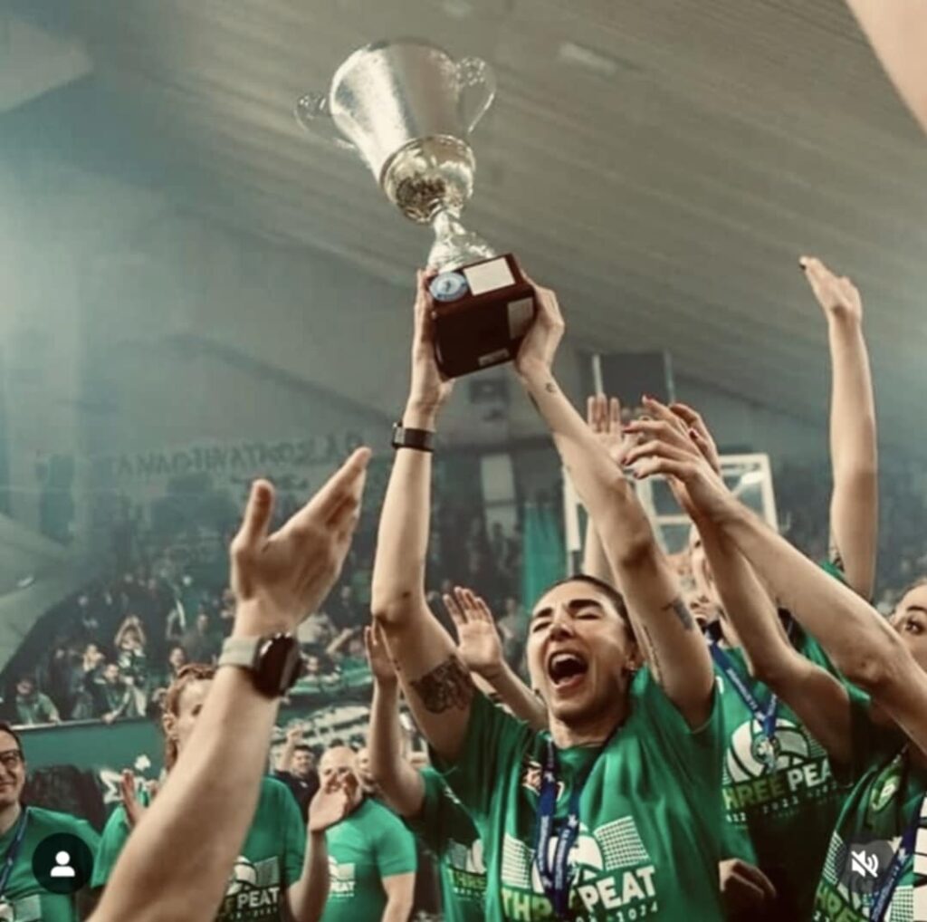 03 The Volley Lovers