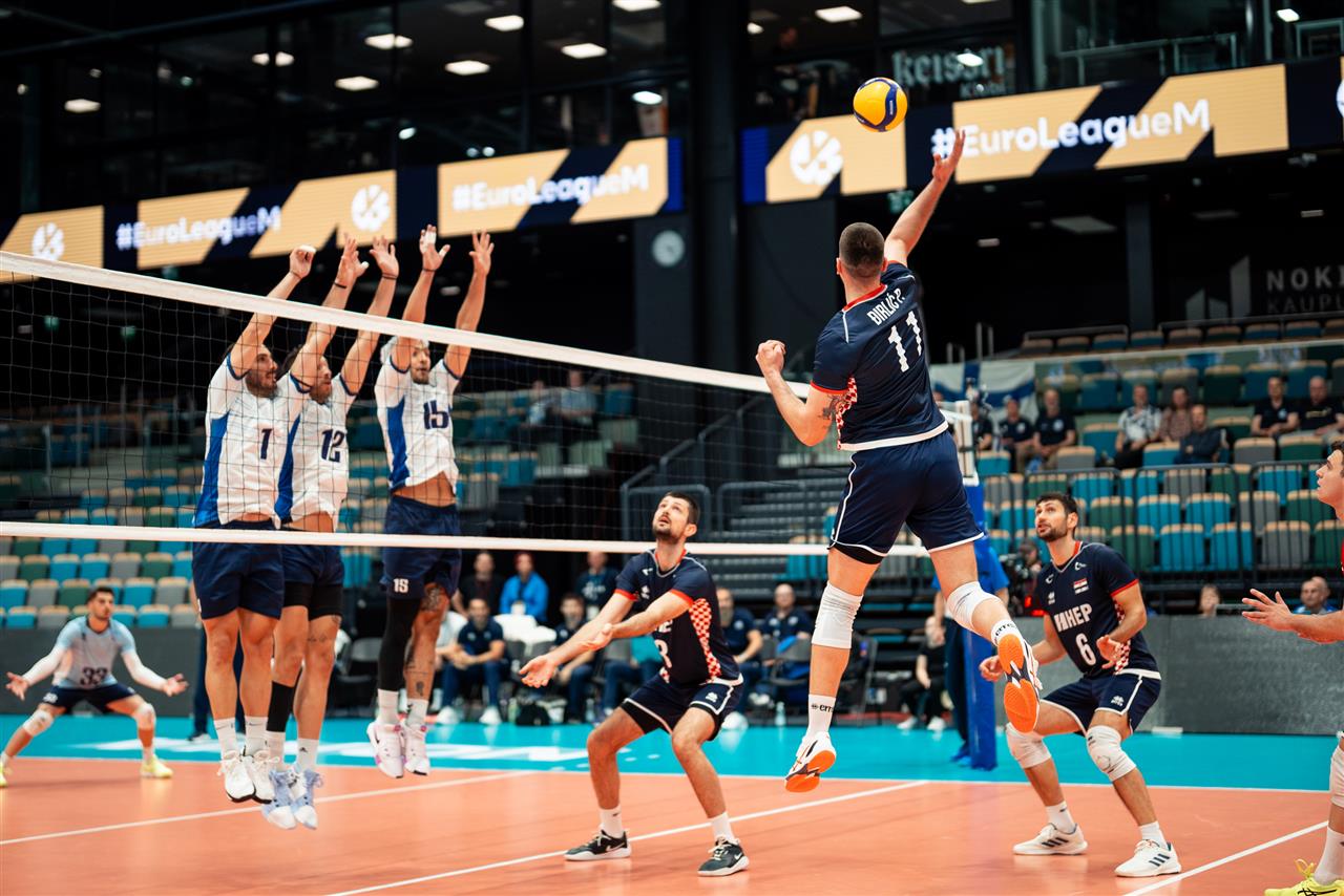 444 The Volley Lovers