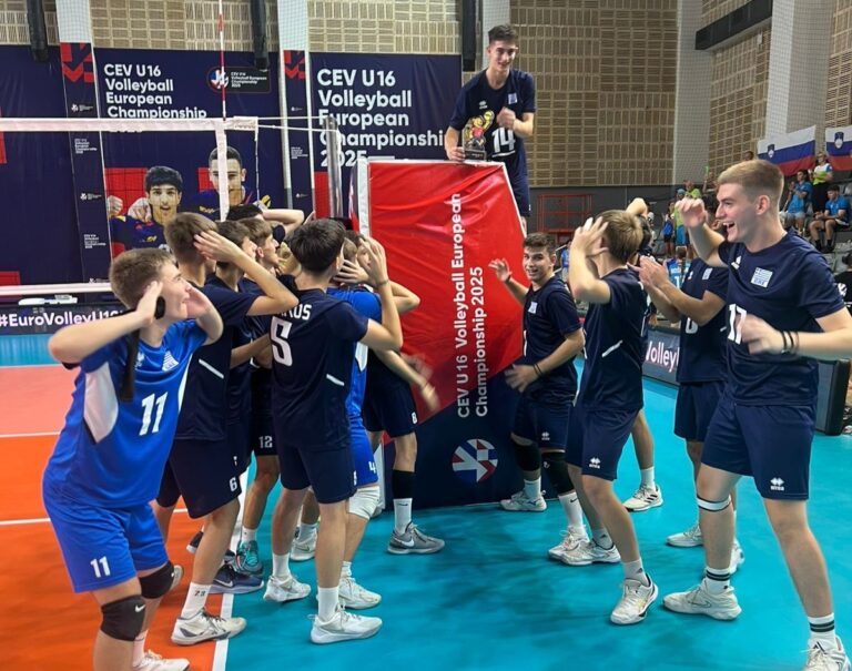 001 The Volley Lovers