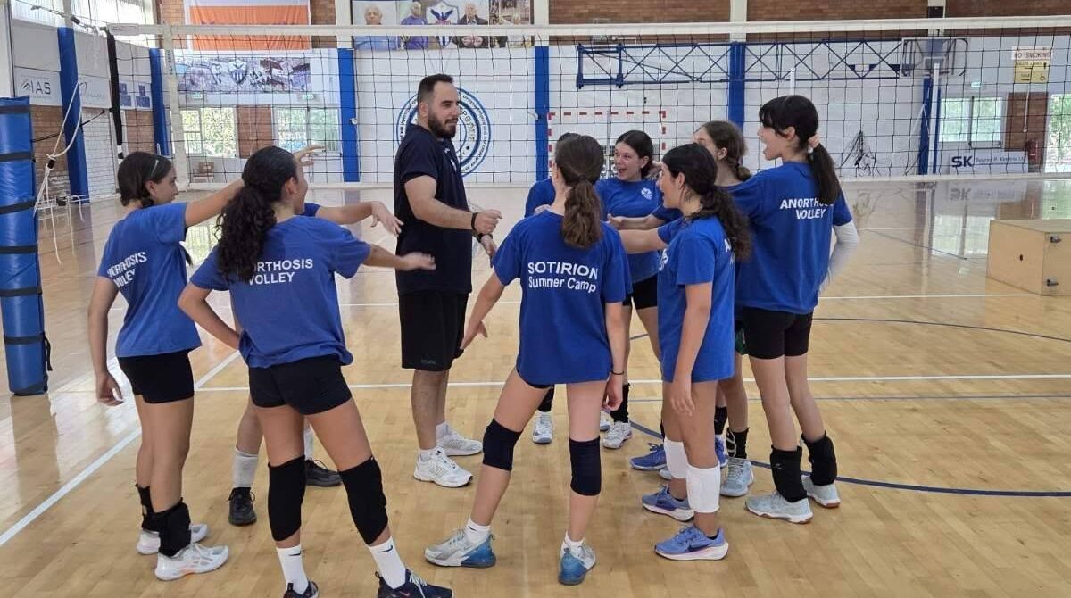 01 The Volley Lovers