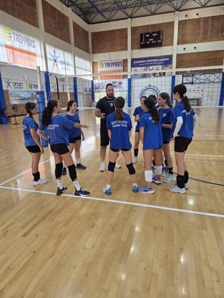 02 The Volley Lovers