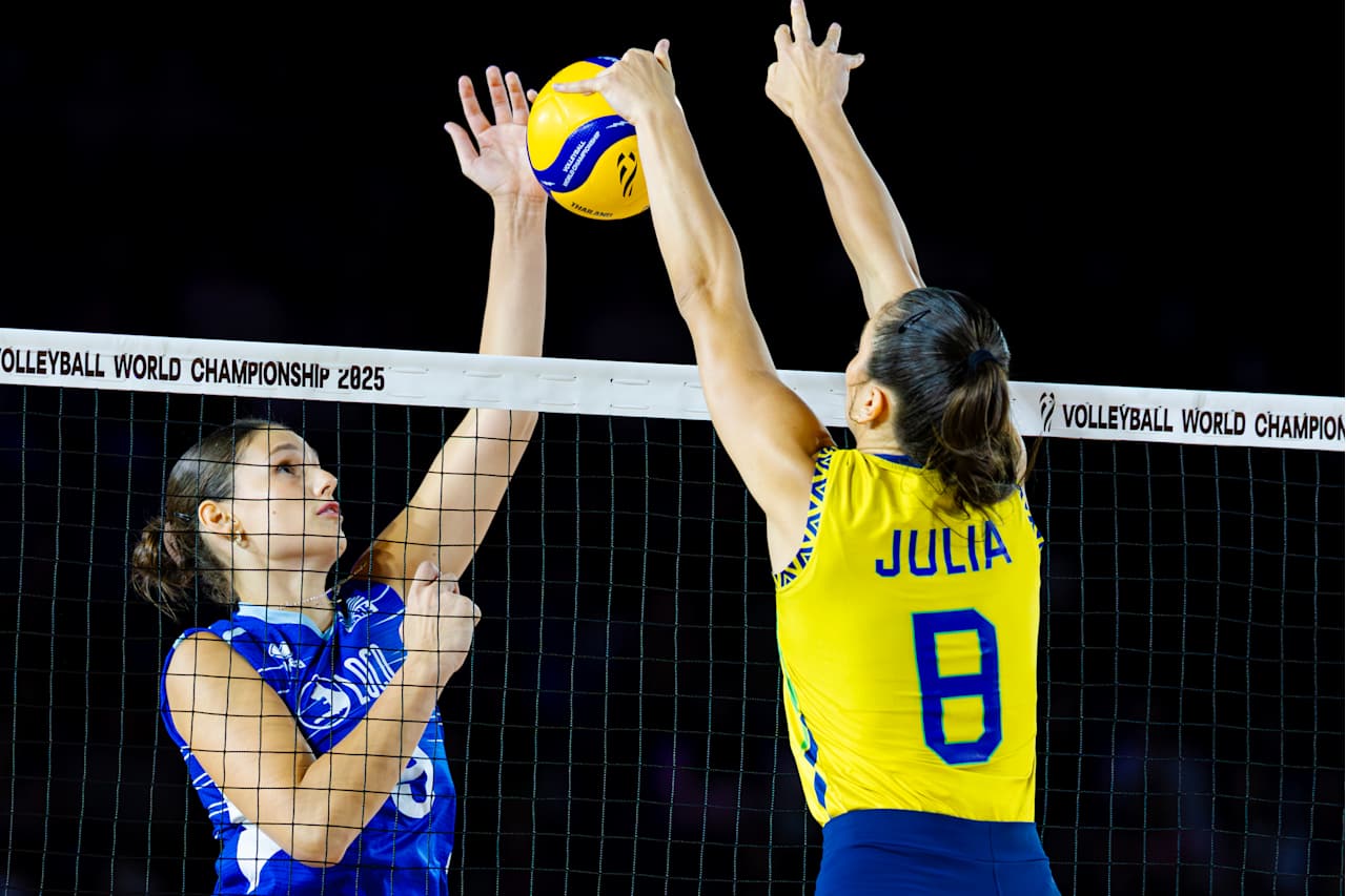 001 The Volley Lovers
