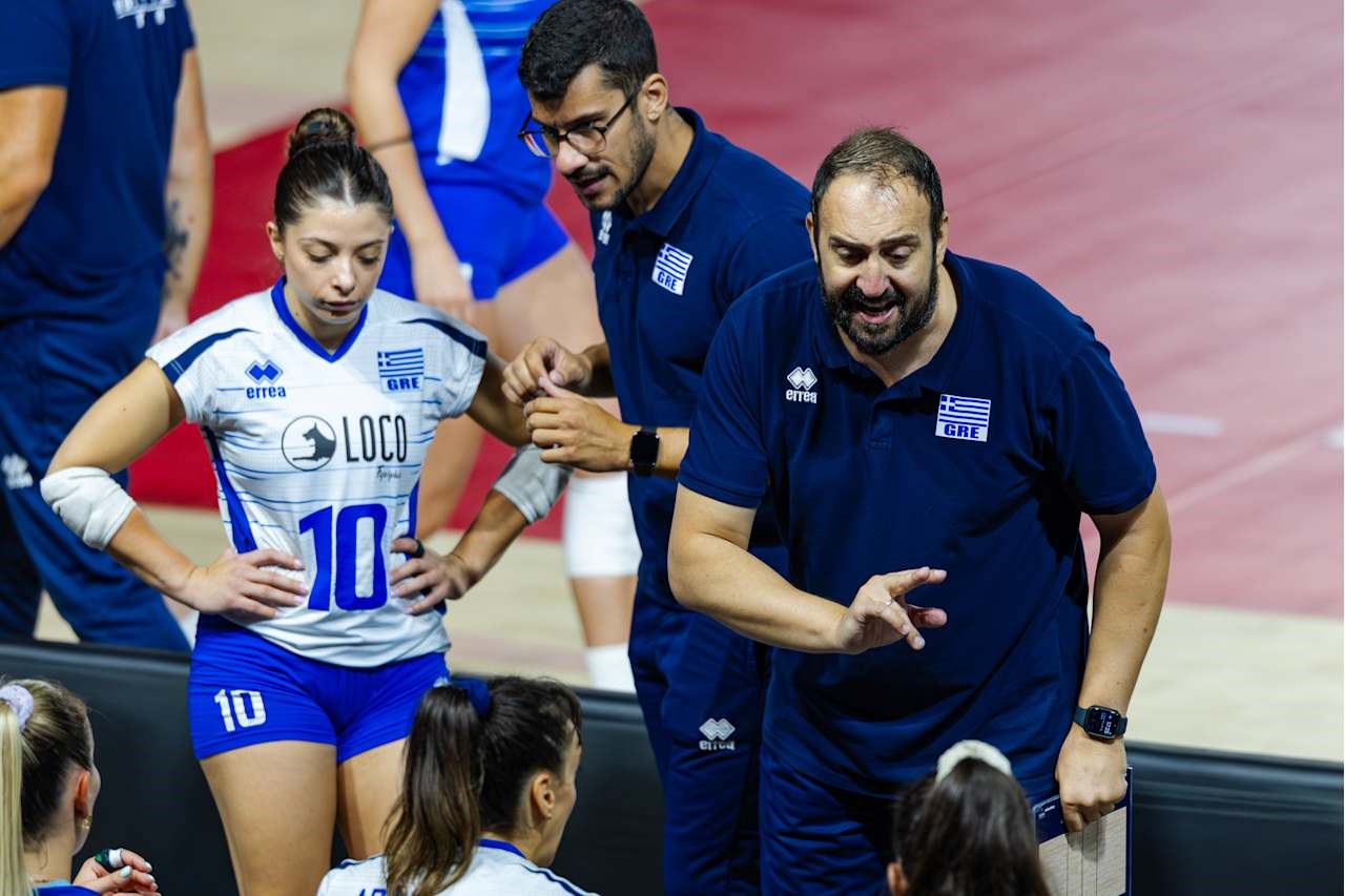 001 The Volley Lovers