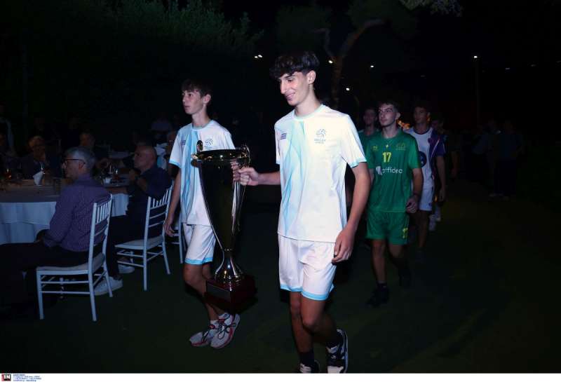 001 The Volley Lovers