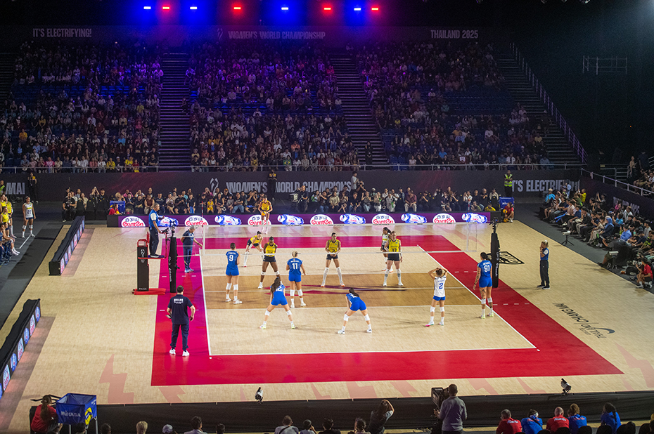 0012 The Volley Lovers