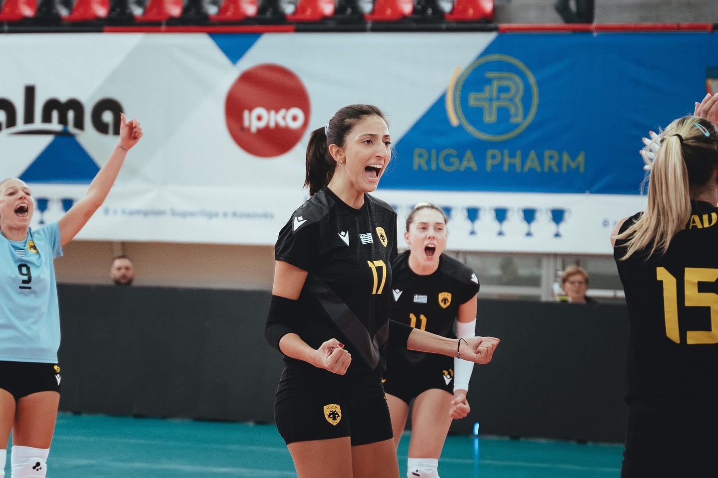 001 The Volley Lovers