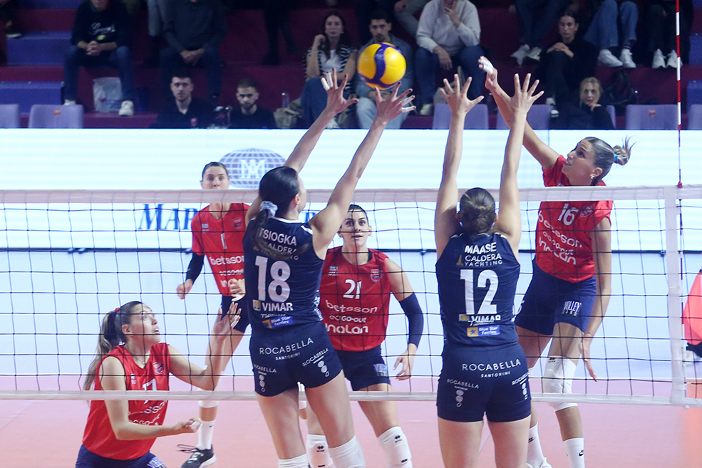 001 The Volley Lovers