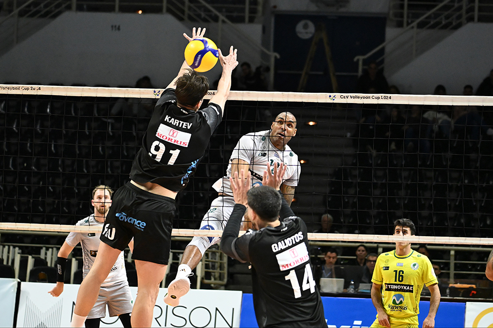 001 The Volley Lovers