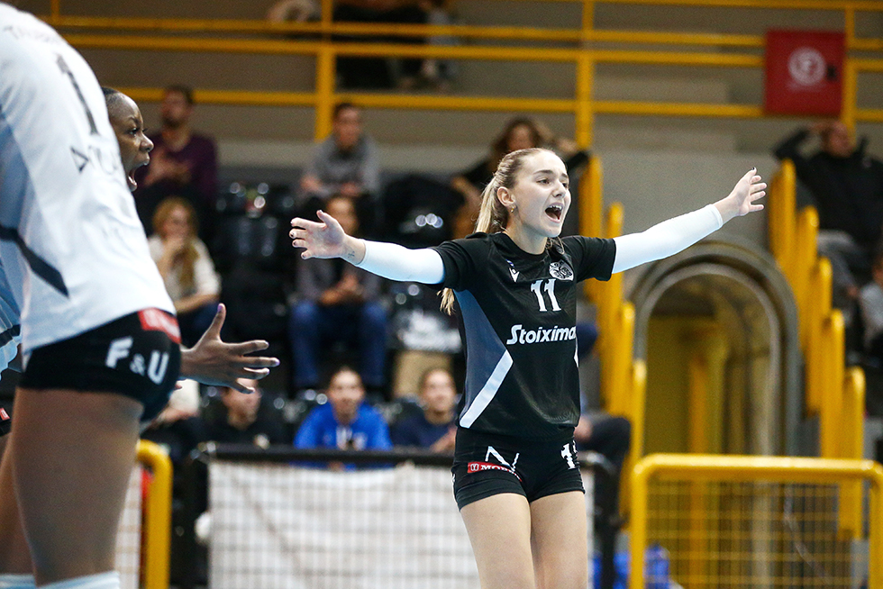 001 The Volley Lovers