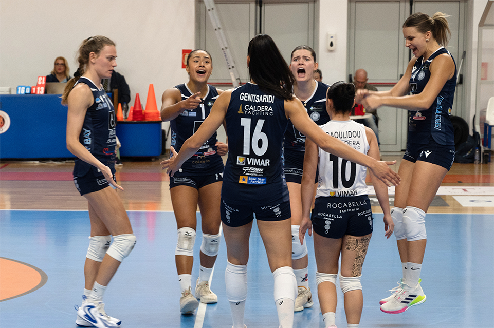 004899096 The Volley Lovers