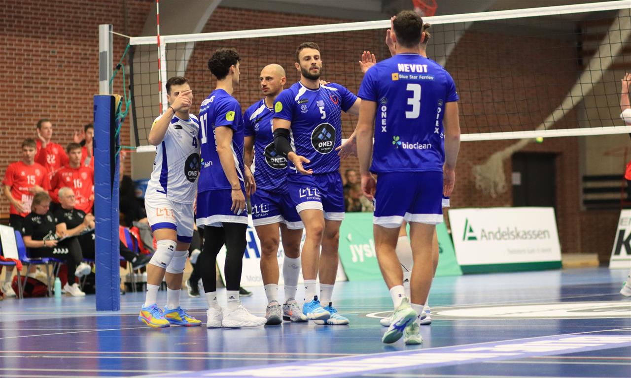 01 The Volley Lovers