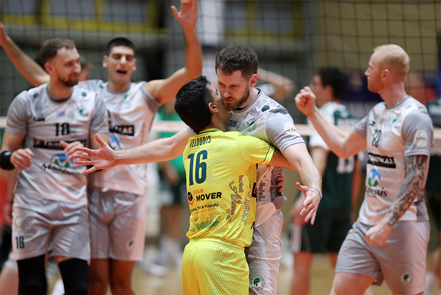 01 The Volley Lovers