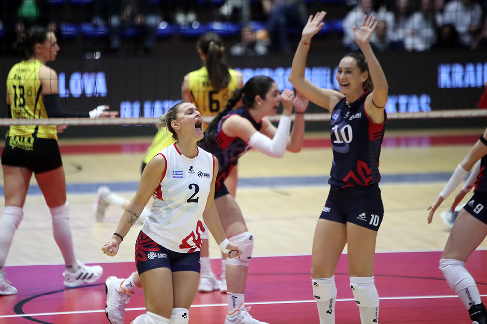 004932189 The Volley Lovers