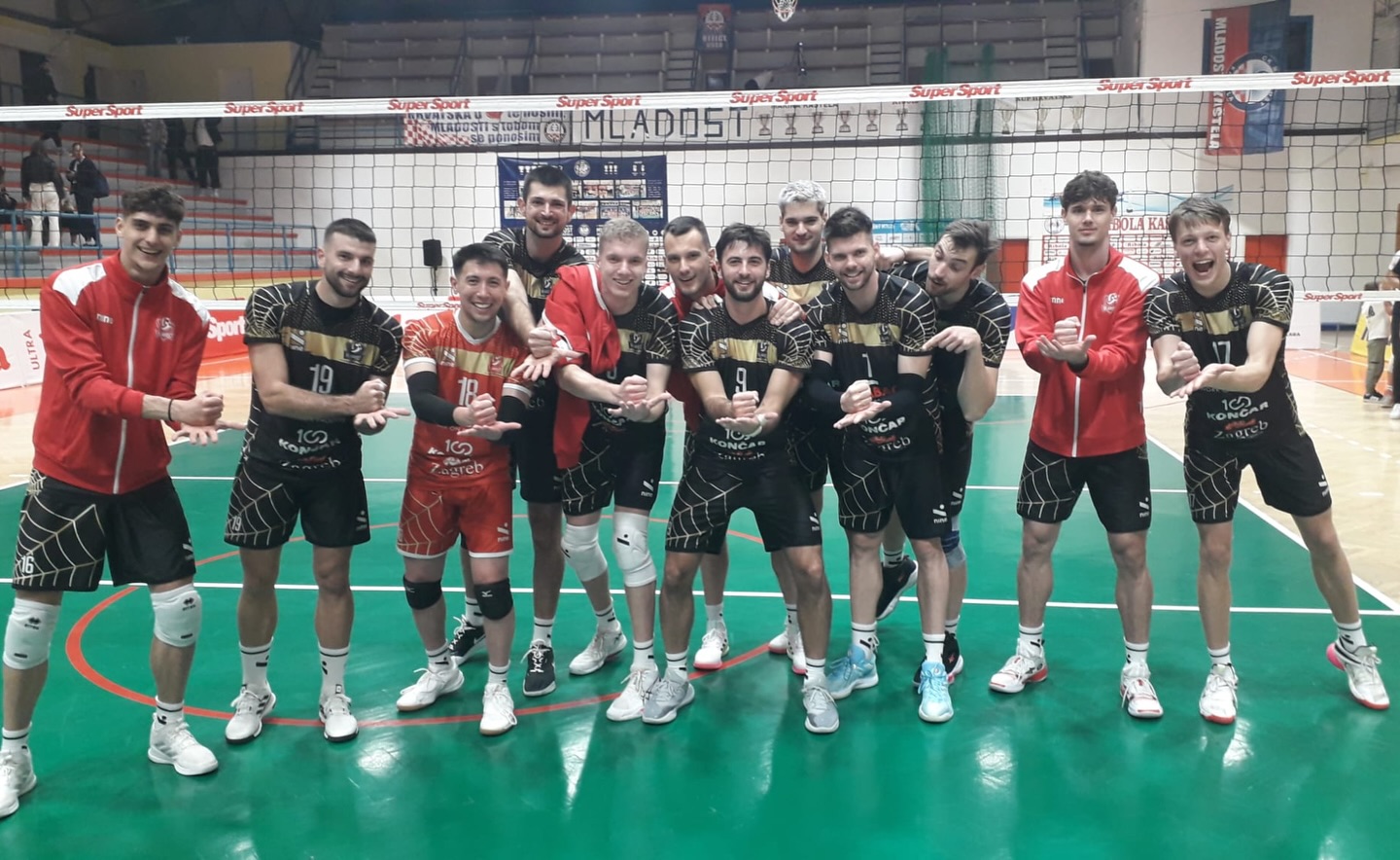 590902611183825797381974842436588612865664829n The Volley Lovers
