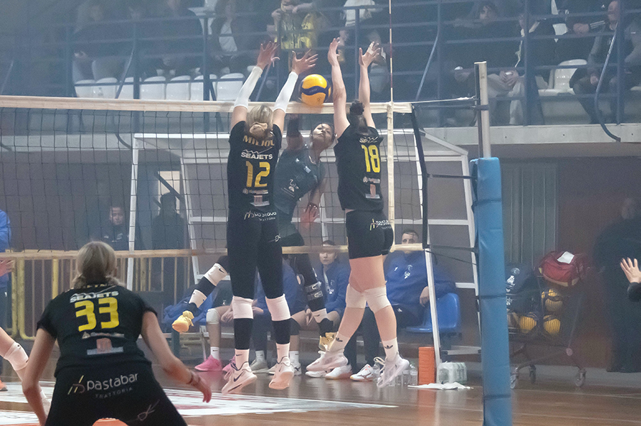 000 The Volley Lovers