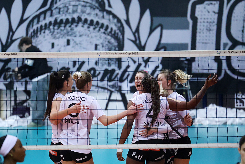 000 The Volley Lovers