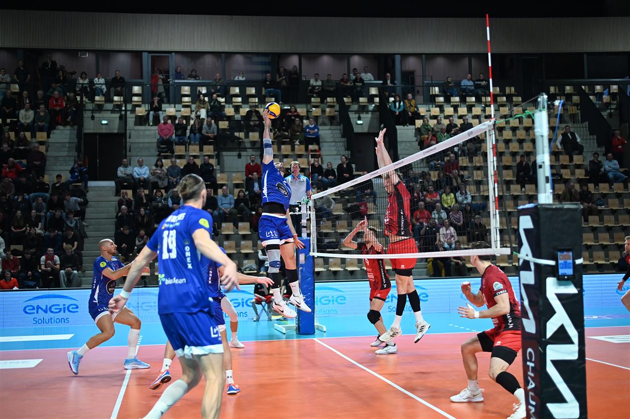 000 The Volley Lovers