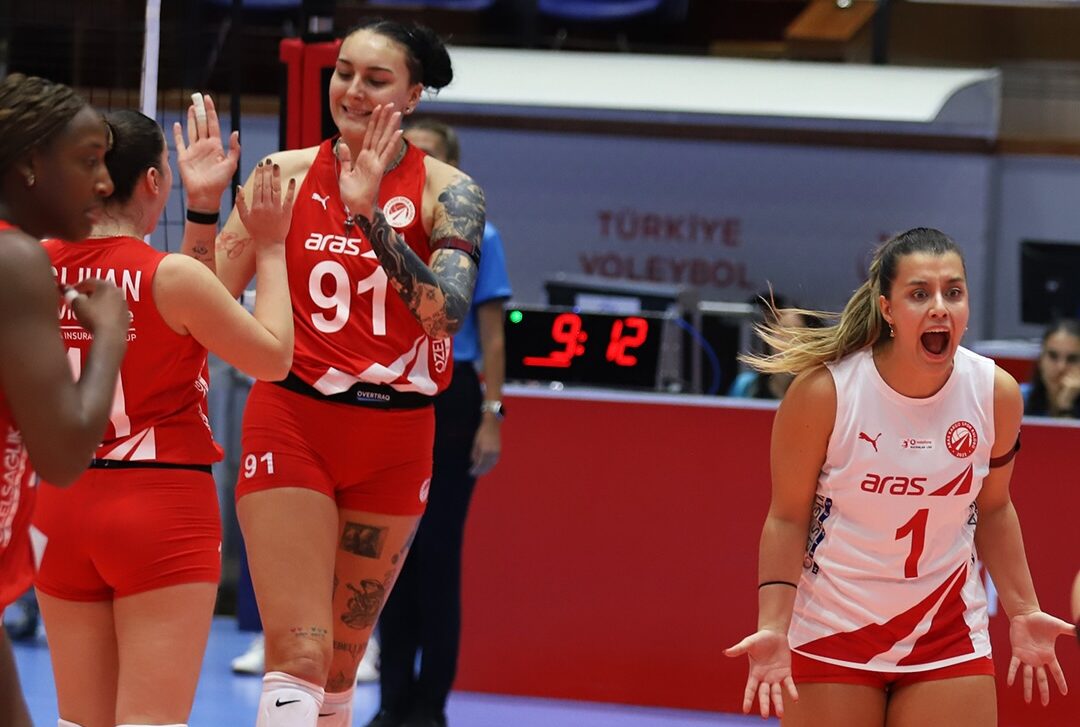 582794154179666065860057371352709549495464009n The Volley Lovers