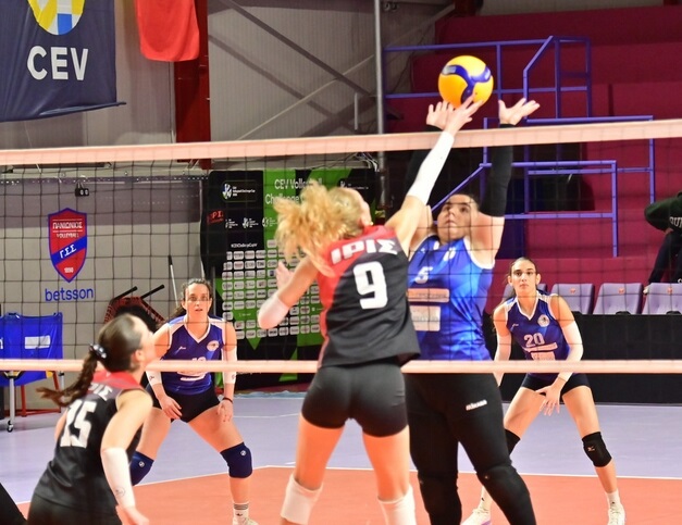 61210204743707355965805486393174221443884109n The Volley Lovers