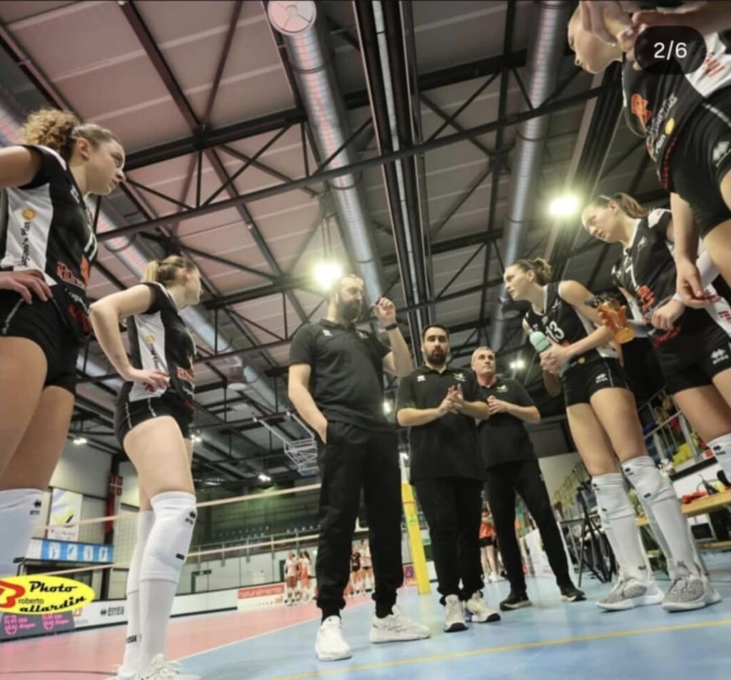 lug2 The Volley Lovers