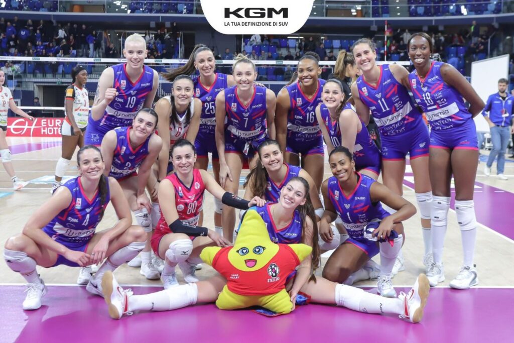 61676680213230807531976476207722967434554249n The Volley Lovers