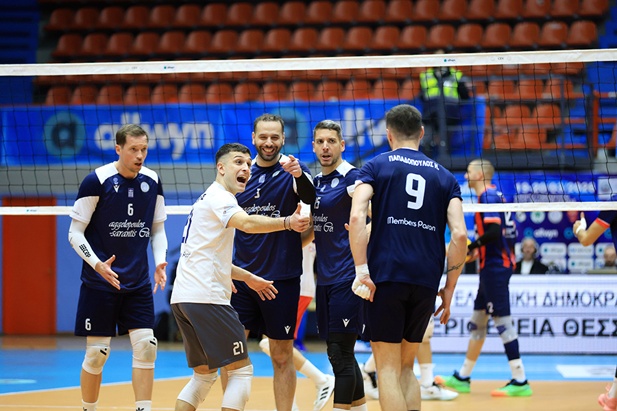 002 The Volley Lovers