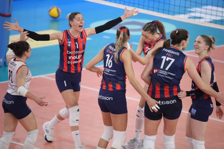 005073289 The Volley Lovers